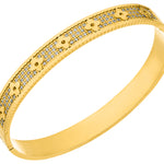 Entdecke unseren exklusiven Aria Armreif mit stylischen Kleeblatt-Motiven in Gold, der wasserfest ist und nicht abfärbt.