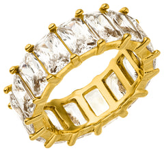 Wasserfester breiter Ring mit rundum funkelnden Zirkonia-Steinen in Gold.