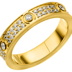 Funkelnder wasserfester Ring mit rundum besetzten Steinchen in Gold, wasserfest und färbt nicht ab.