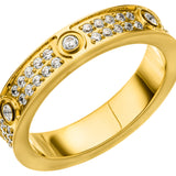 Funkelnder wasserfester Ring mit rundum besetzten Steinchen in Gold, wasserfest und färbt nicht ab.