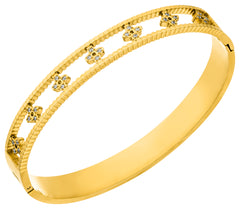 Entdecke unseren exklusiven Leaf Clover Armreif mit stylischen Kleeblatt-Motiven in Gold, der wasserfest ist und nicht abfärbt.