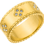 Breiter Ring mit Steinchen besetzten Kleeblatt-Motiven in Gold, wasserfest und färbt nicht ab.